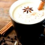 Il latte caldo alla cannella è un liquido che attutisce i rumori